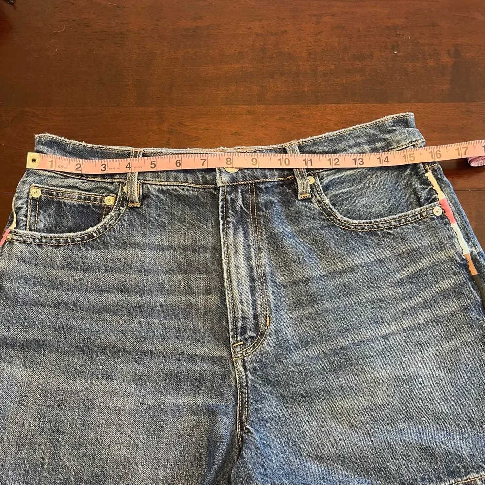 American Eagle Highest Rise 90s Boyfriend Pride Shorts- 10 - Picture 8 of 8